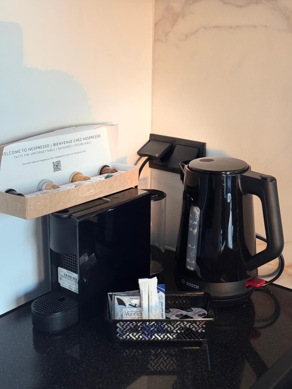 Coffee/tea facilities, Kitchen or kitchenette