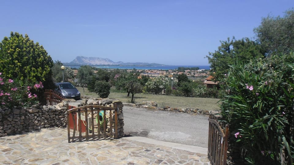 Sea view, Street view