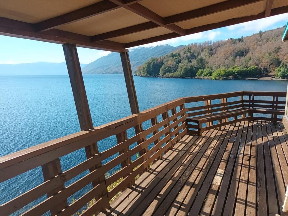 Cabaña Celeste - Acceso directo a playa lago Caburgua y cancha de tenis - direct access Beach in Caburgua Lake and tenis court Apartment in Pucon