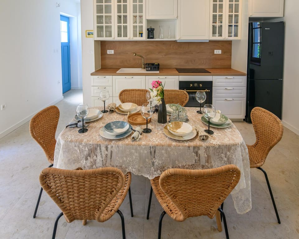 Kitchen or kitchenette, Food and drinks, Dining area, Food, pet friendly, stove
