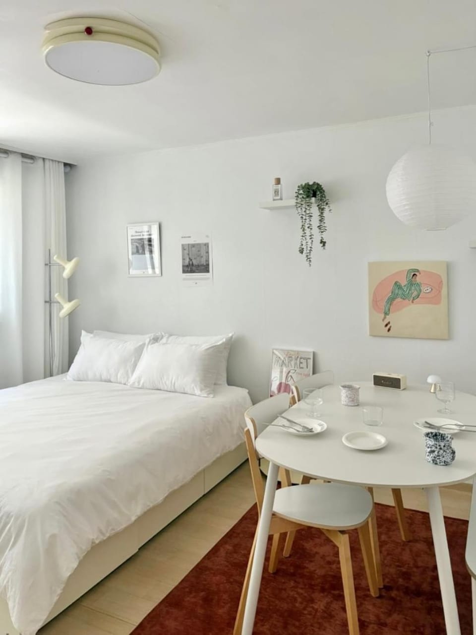 Bed, Dining area, Bedroom