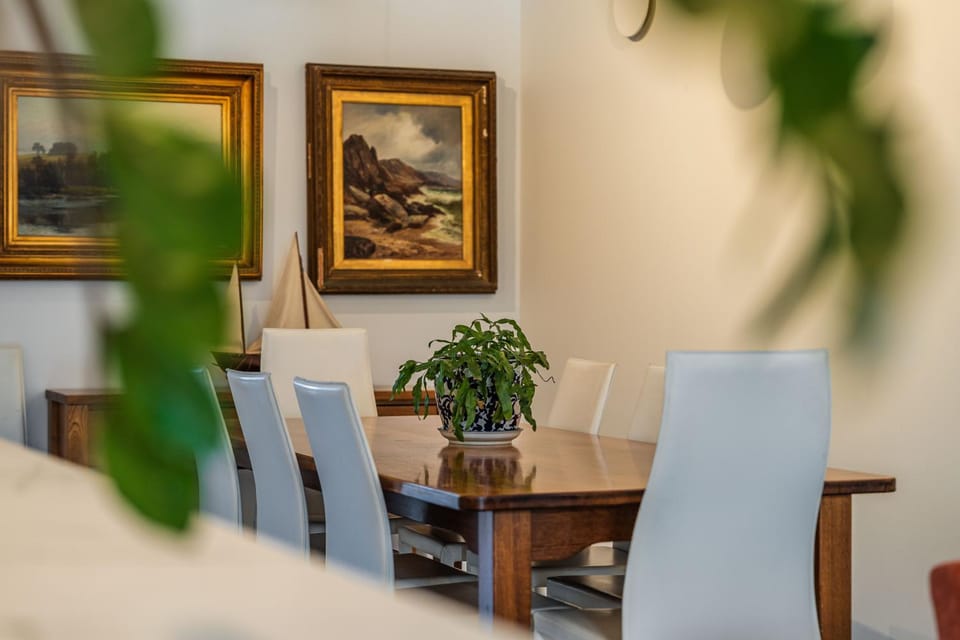 Seating area, Dining area