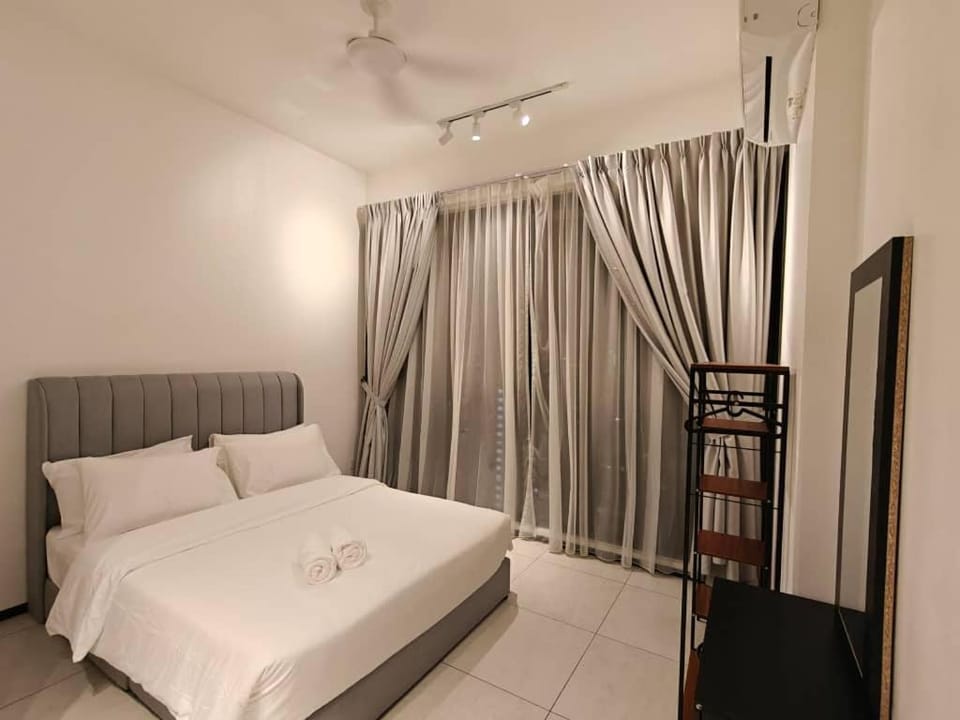 Photo of the whole room, Bedroom