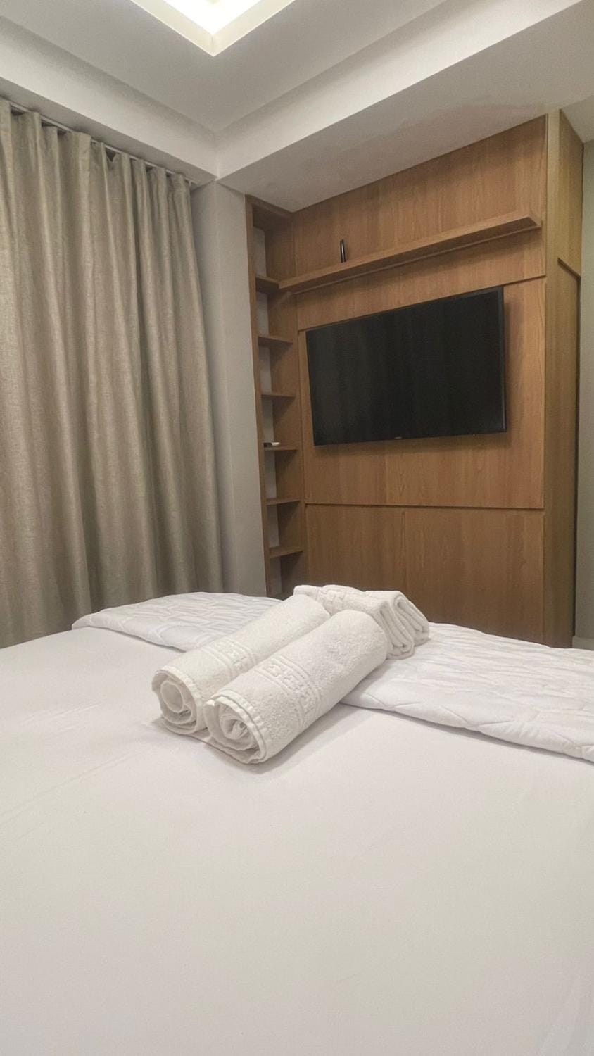 Bed, TV and multimedia, Photo of the whole room, cot, towels, wardrobe