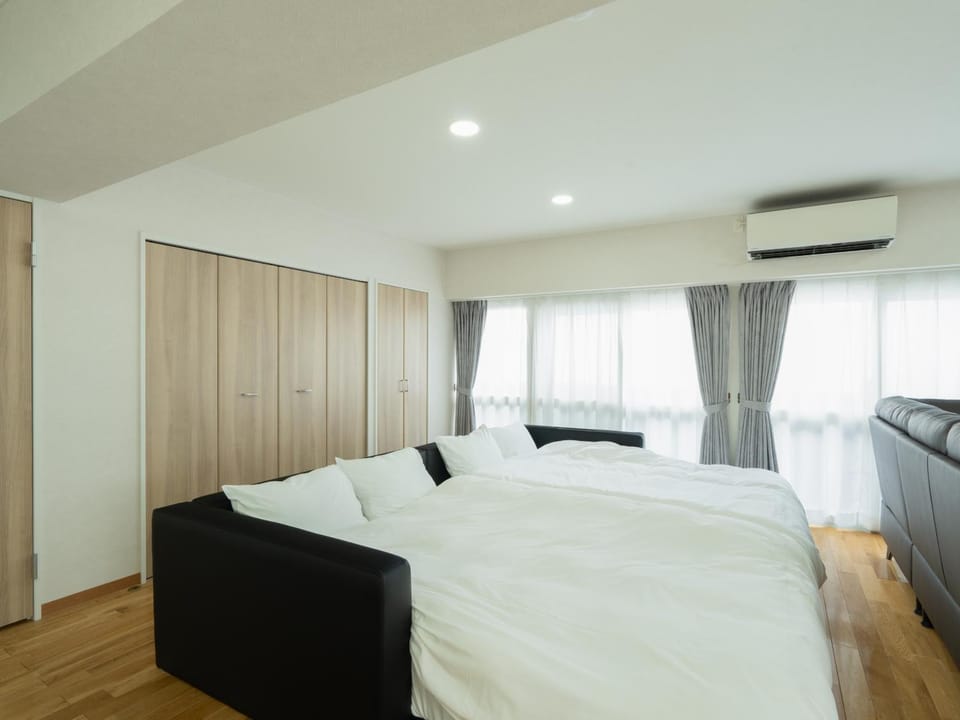 Bed, air conditioner