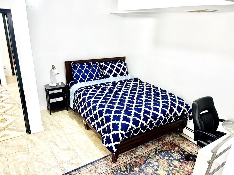 2 Bedroom Apt in LIC, Private WITH BACKYARD ! Apartment in Roosevelt Island