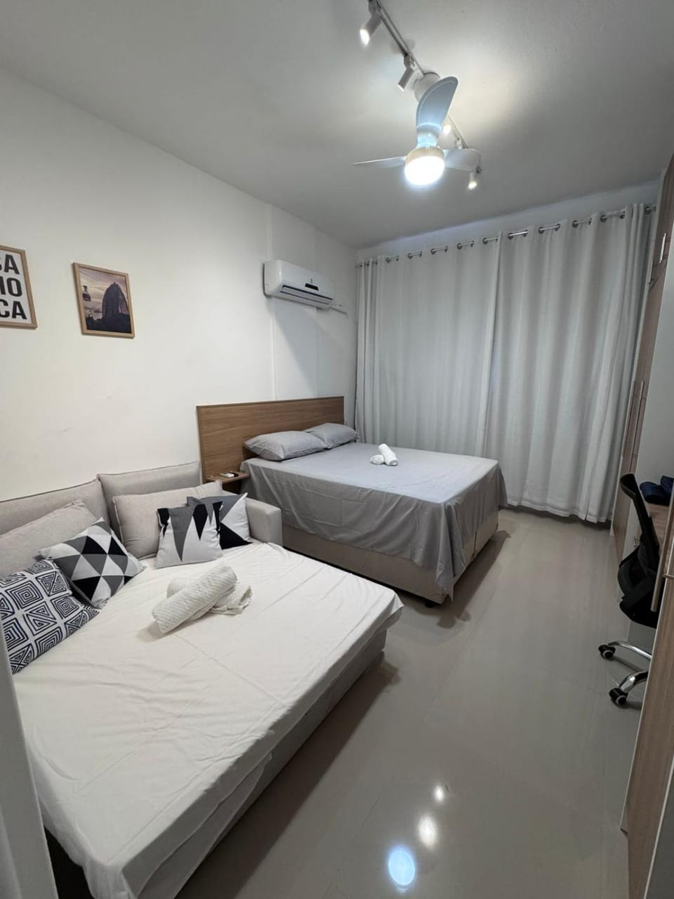 Bed, Photo of the whole room, Bedroom, air conditioner