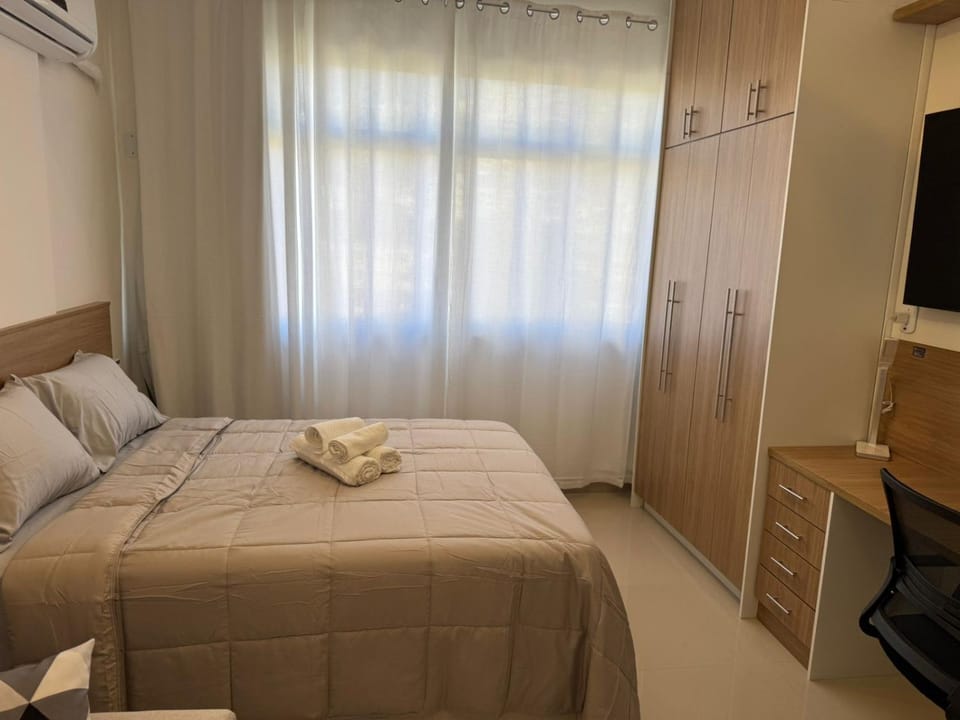 Photo of the whole room, Bedroom, wardrobe, air conditioner