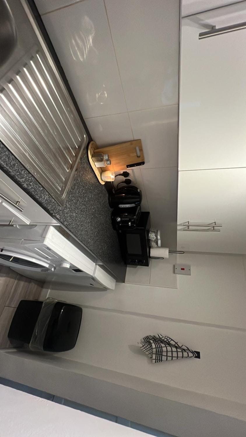 Small 1 Bed Apartment - Free Parking!!! Apartment in Sheffield