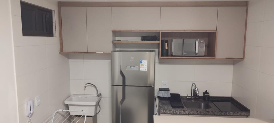 Kitchen or kitchenette, minibar, stove