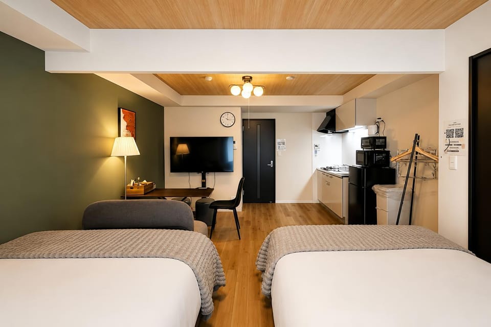 Bed, TV and multimedia, Living room, Photo of the whole room, Bedroom
