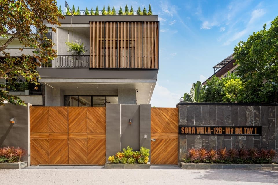 Property building, Day