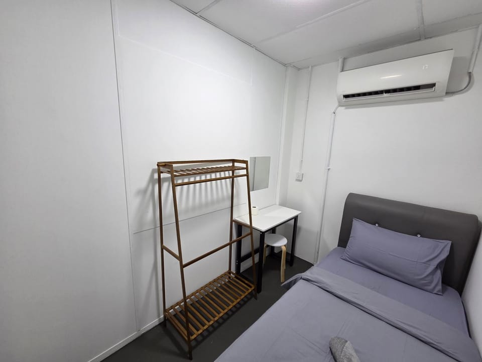 Bed, Photo of the whole room, Bedroom, bunk bed, air conditioner