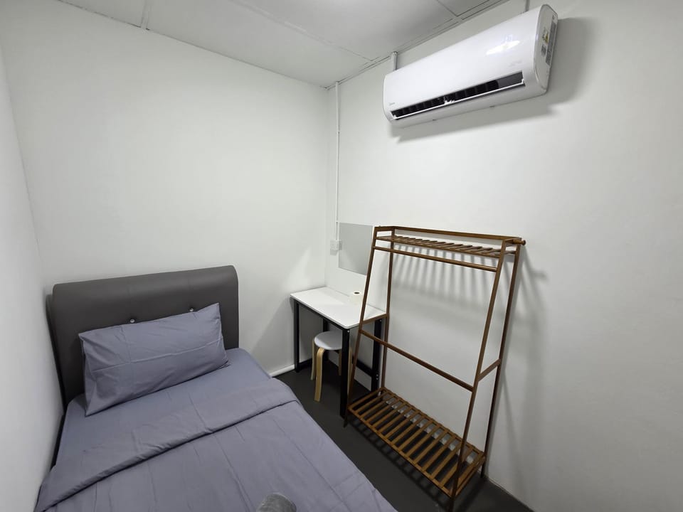 Bed, TV and multimedia, Photo of the whole room, Bedroom, bunk bed, air conditioner