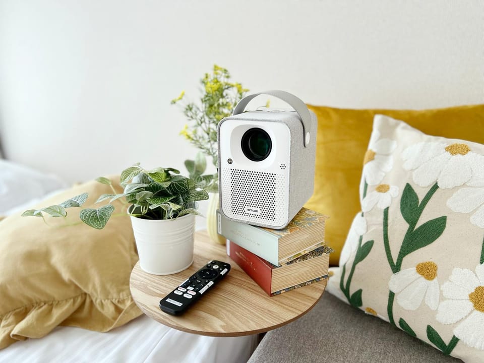 Bed, TV and multimedia, Bedroom