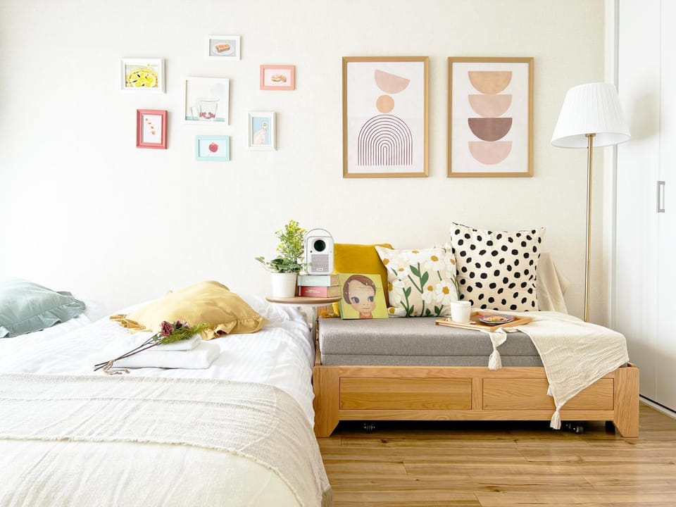 Bed, Living room, Bedroom