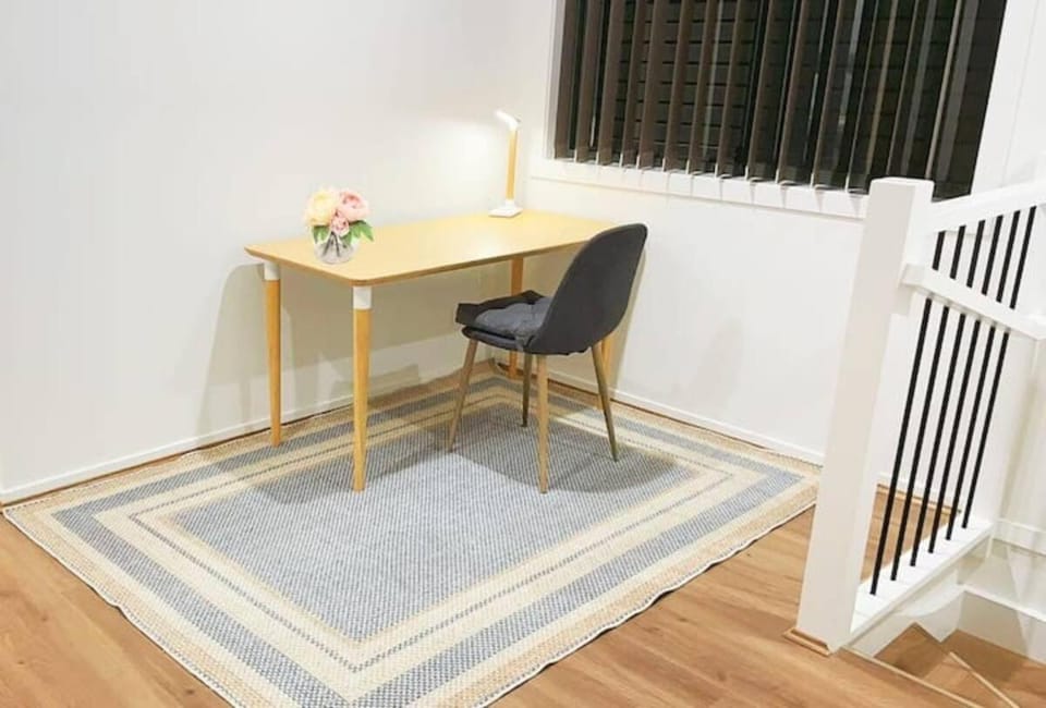 Seating area, internet