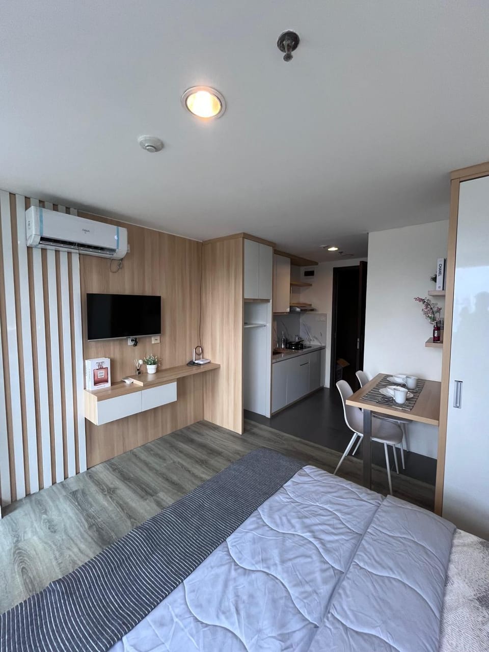 Photo of the whole room, Dining area, Bedroom, air conditioner