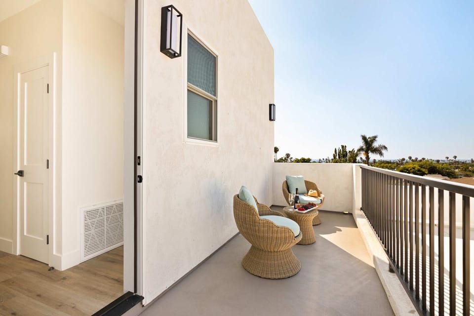 Coastal Ocean Beach Compound Escape House in Ocean Beach