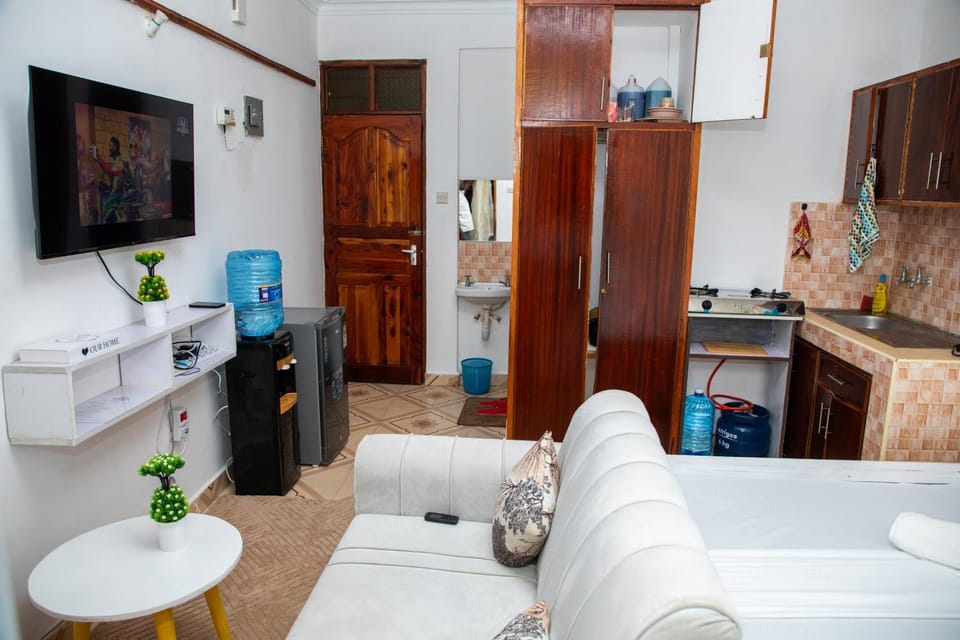 TV and multimedia, Kitchen or kitchenette, Living room, Seating area