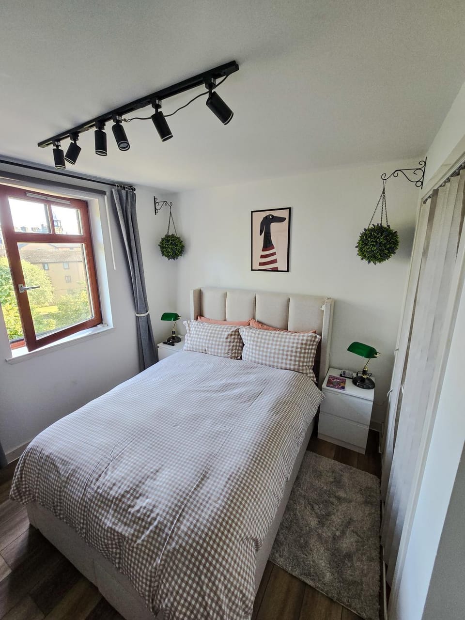 Double Rooms with Shared Bathroom Near The Shore and Tram Bed and Breakfast in Edinburgh
