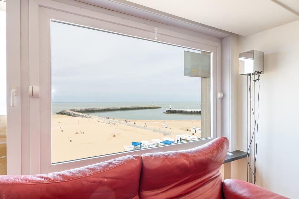 LECOMTE - The Shoreline Getaway 182 Apartment in Ostend