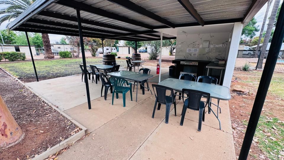 Griffith Tourist Caravan Park Campground/ 
RV Resort in Griffith