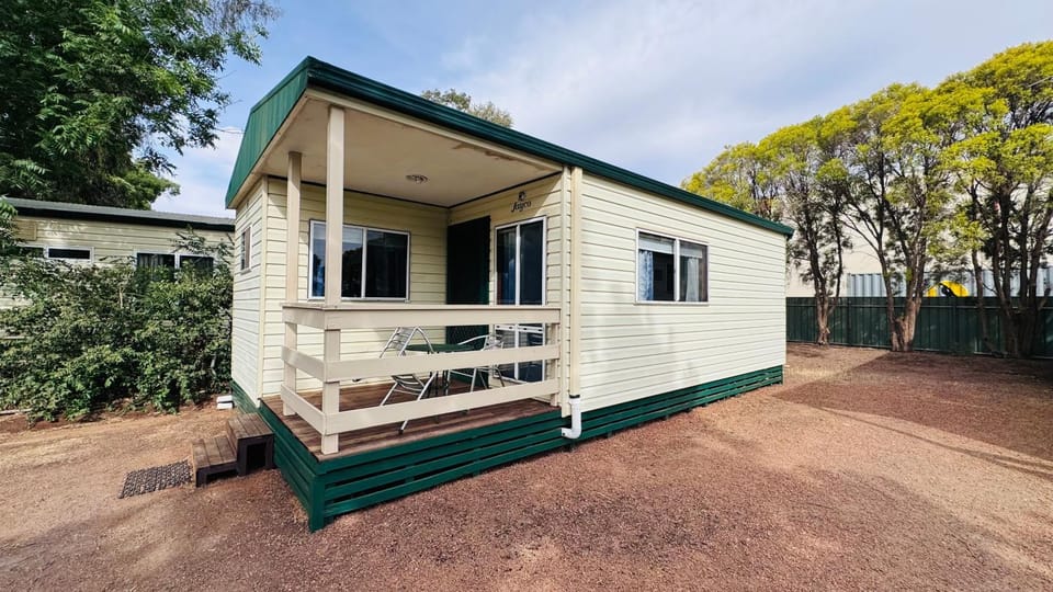 Griffith Tourist Caravan Park Campground/ 
RV Resort in Griffith