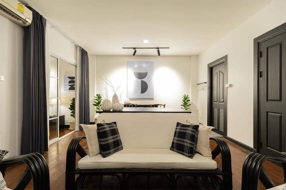 Living room, Seating area, air conditioner