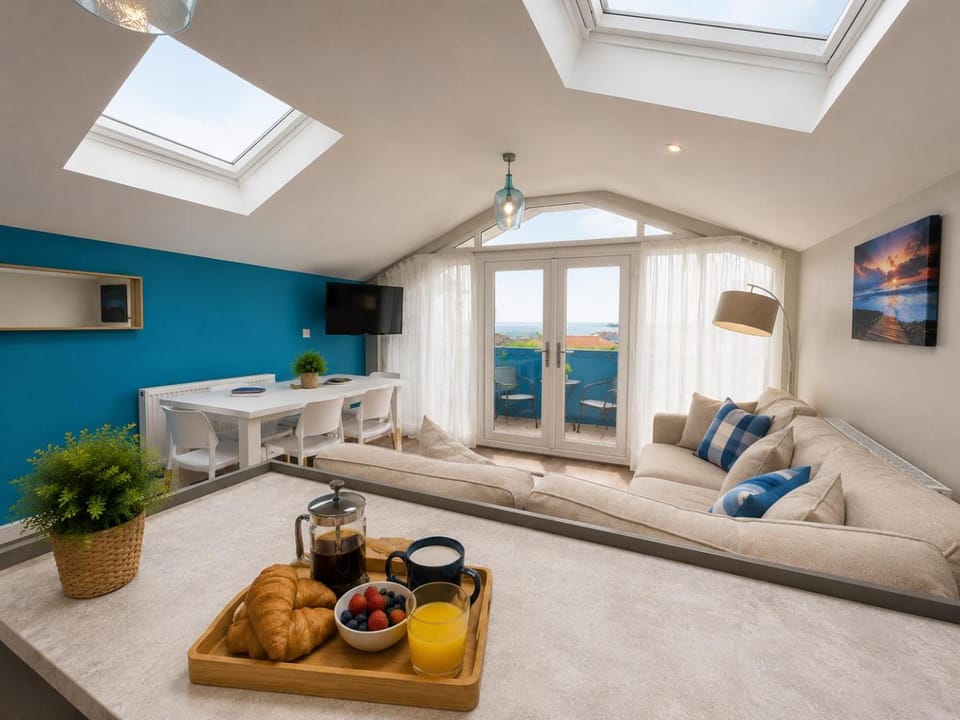 Westward Ho! Dog Friendly - 3 Bedrooms, Sea Views & Space to Relax Apartment in Westward Ho