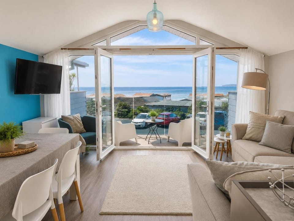 Westward Ho! Dog Friendly - 3 Bedrooms, Sea Views & Space to Relax Apartment in Westward Ho