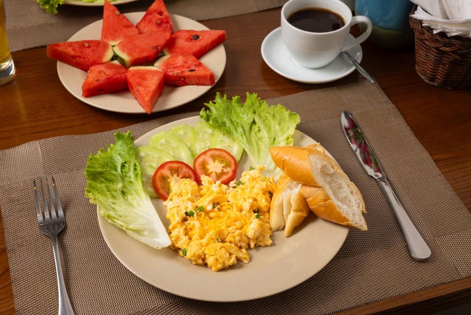 Restaurant/places to eat, Food and drinks, Food, Breakfast, Continental breakfast, Lunch, Dinner, Drinks