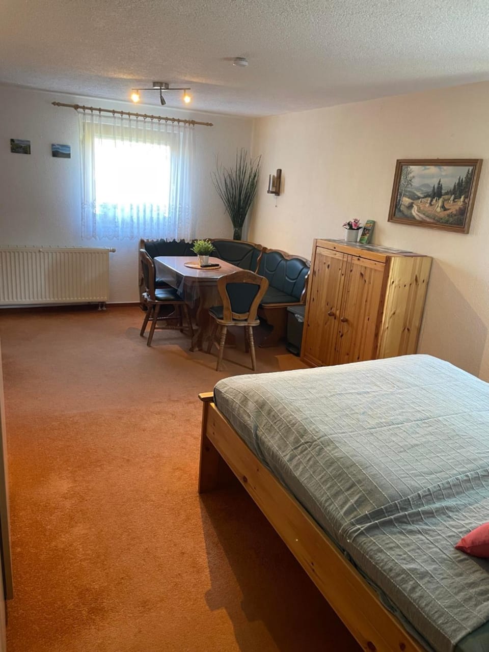 Bed, Photo of the whole room, Seating area