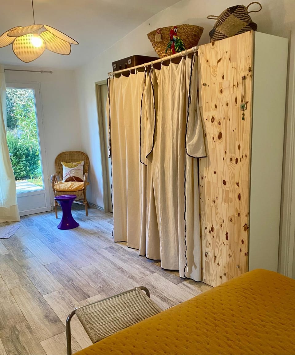 Les jardins de Phidji avec entrée autonome climatisation neuve et parking privé Bed and Breakfast in Occitanie