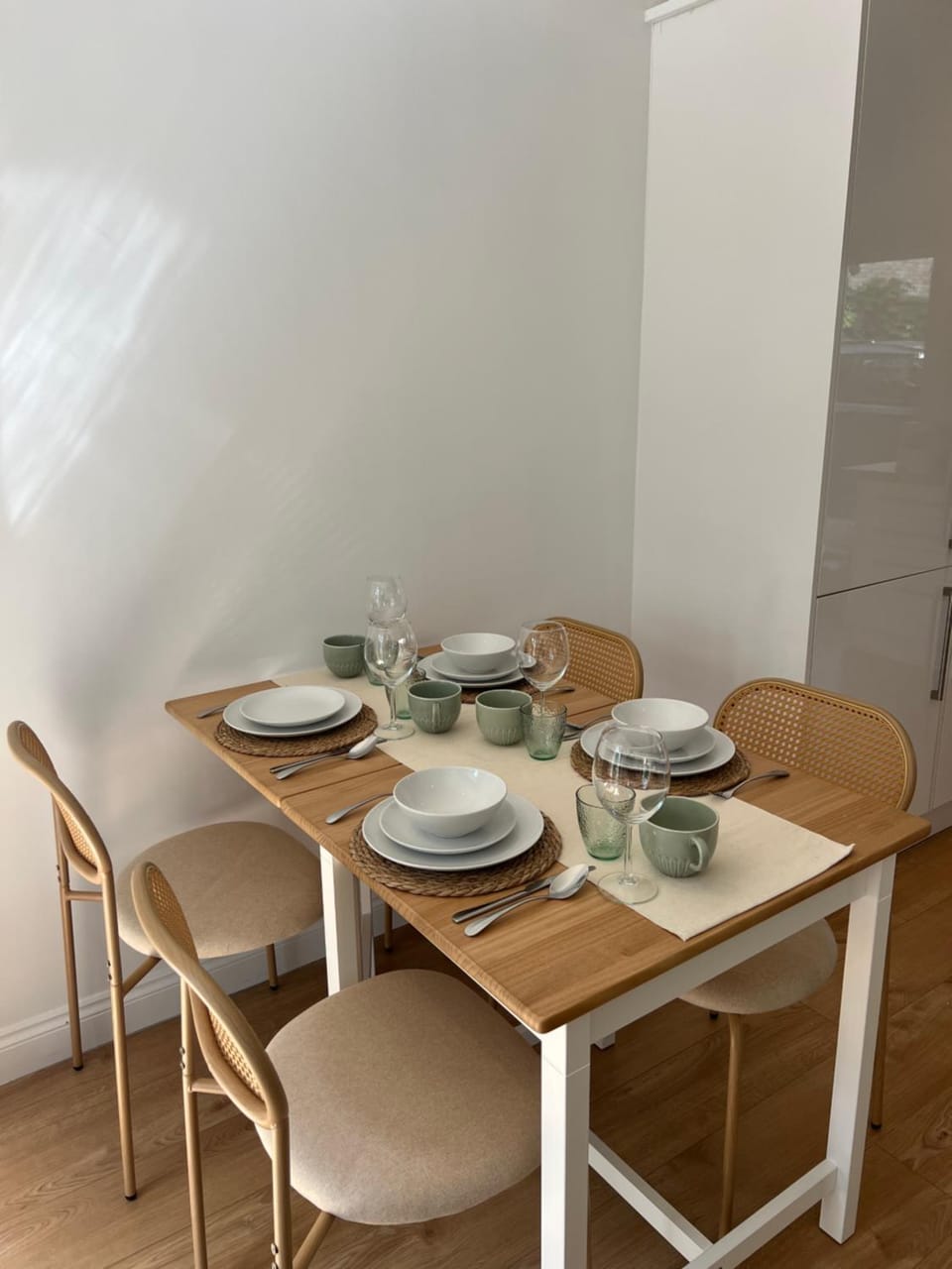 Seating area, Dining area