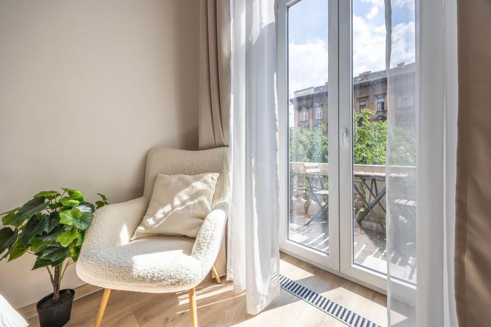 Patio, Day, View (from property/room), Balcony/Terrace, Living room, Seating area