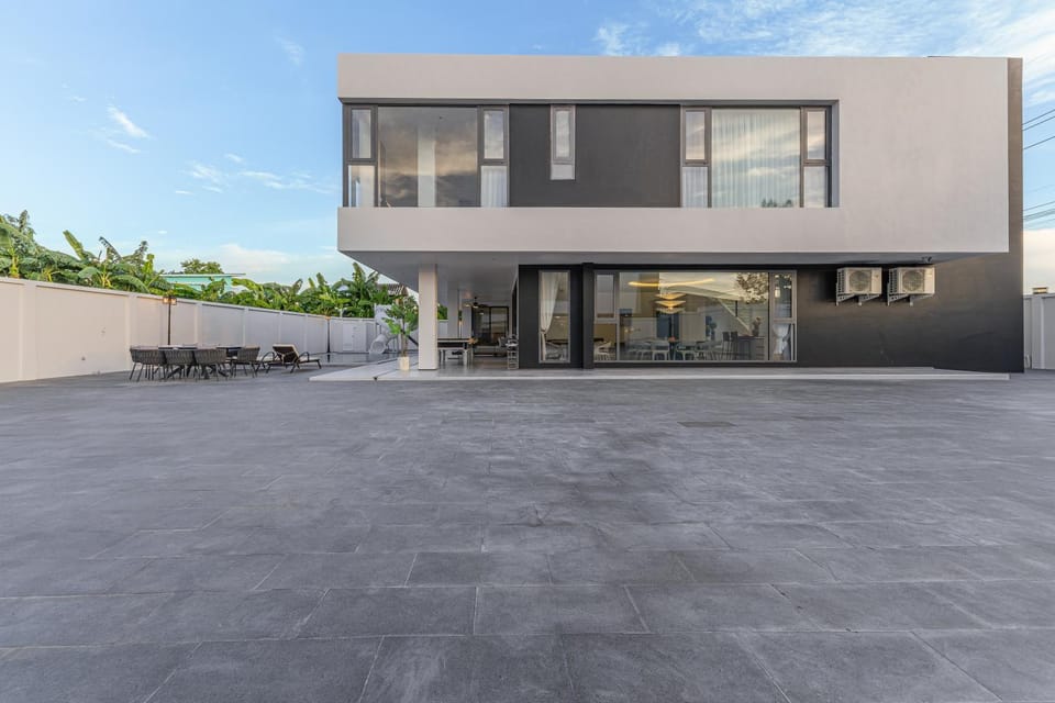 Property building, Day