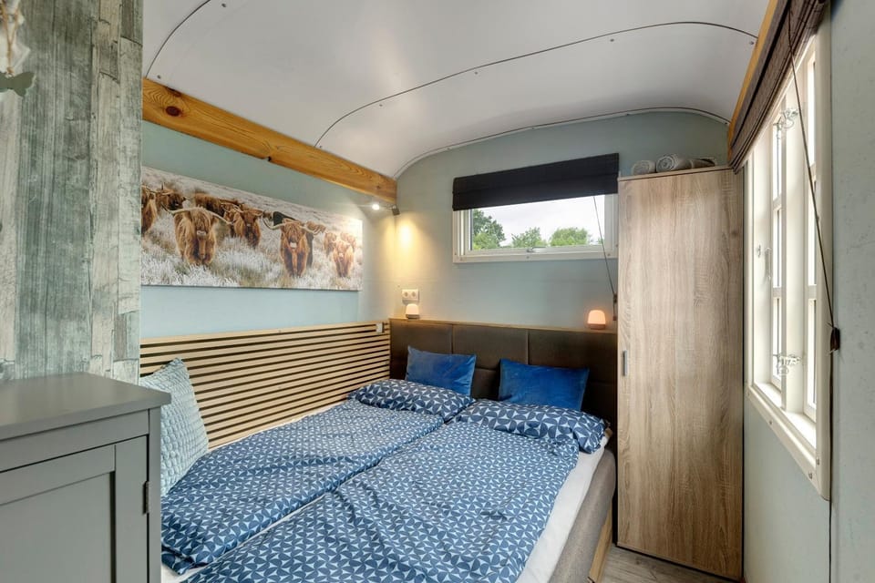 Property building, Living room, Bedroom