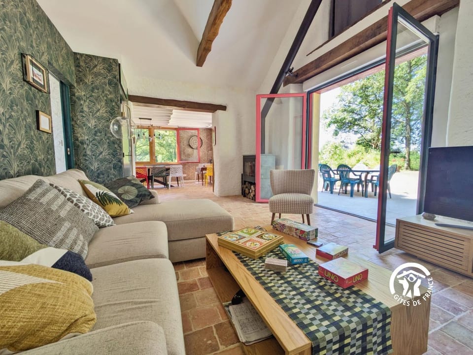 Patio, Living room