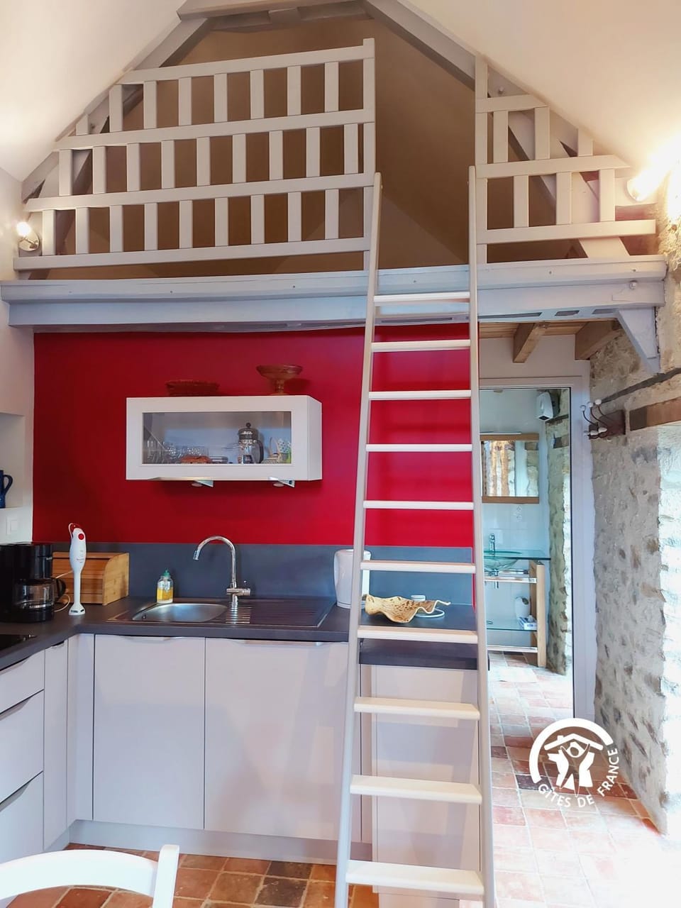 Kitchen or kitchenette, Dining area, stove