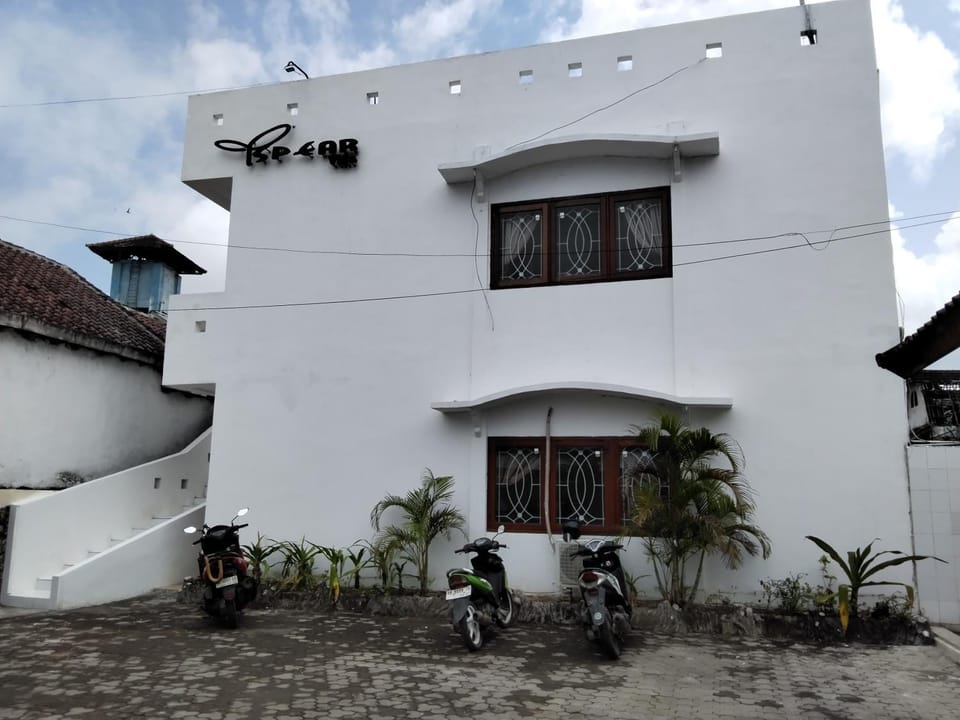 Property building, Parking