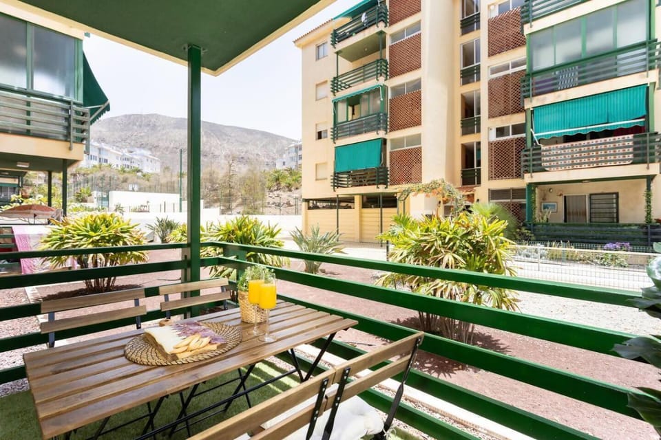 Sunnyland Cristianos Beach Apartment in Los Cristianos