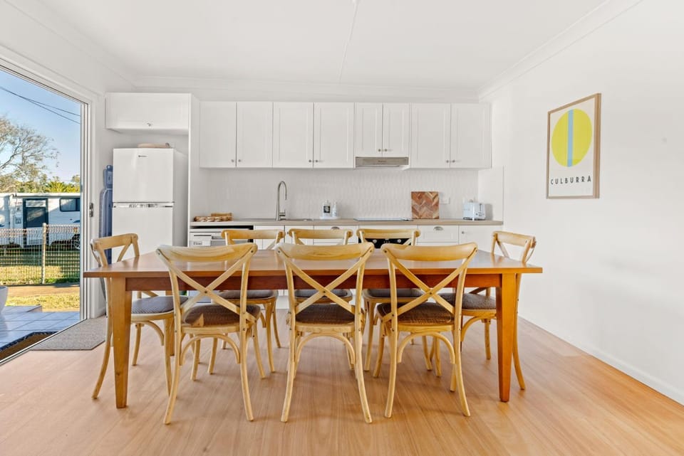 The Cabana - Pet Friendly with Fireplace - 2 Mins to Beach House in Culburra Beach