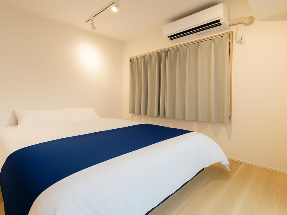 Bed, Photo of the whole room, air conditioner