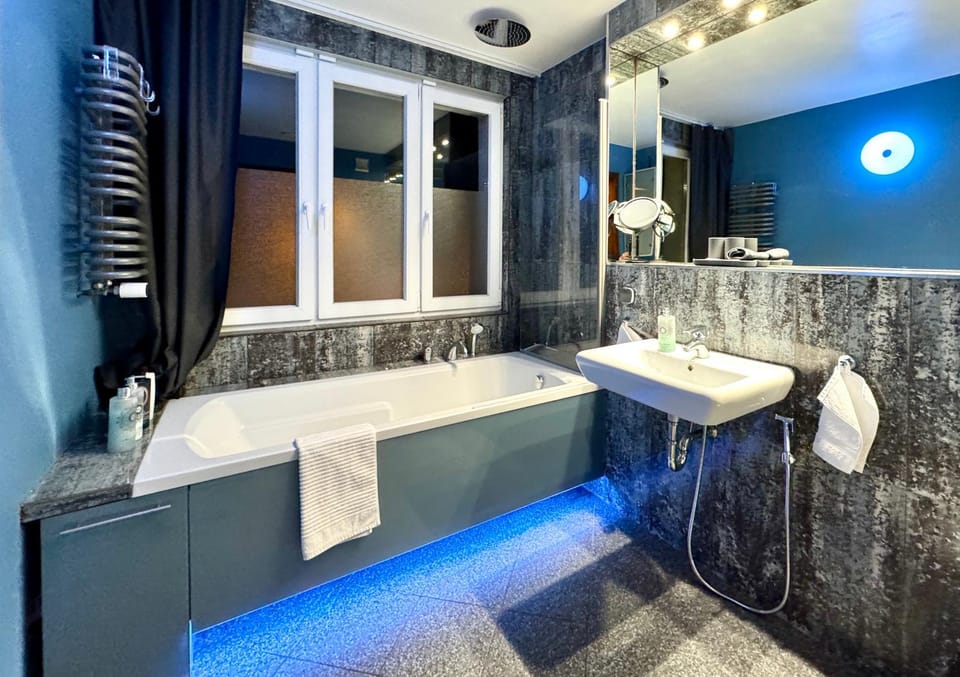 Shower, Night, Bathroom, Bath, towels