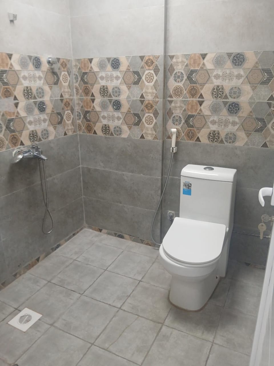 Room with private bathroom in a flat-ladies only Apartment in Muscat