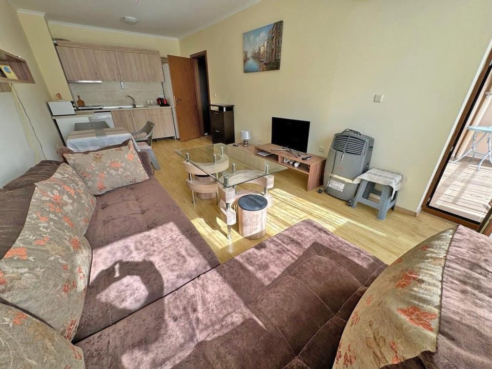TV and multimedia, Kitchen or kitchenette, Living room, Dining area