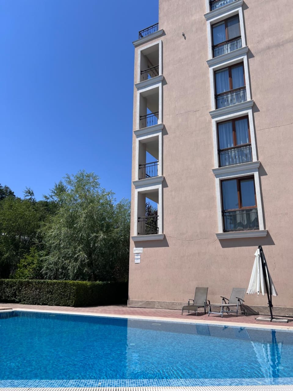 Swimming pool, sunbed