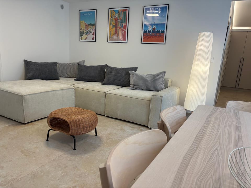 Appartement Neuf 2 chambres et salon - proche mer & aéroport Apartment in Nice