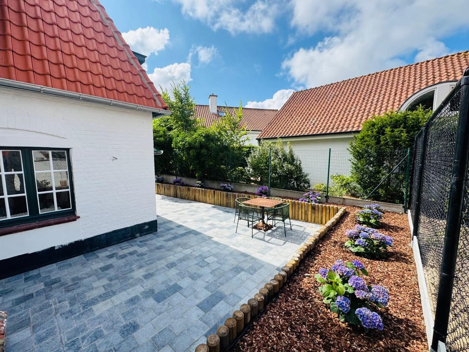 Garden, Dining area